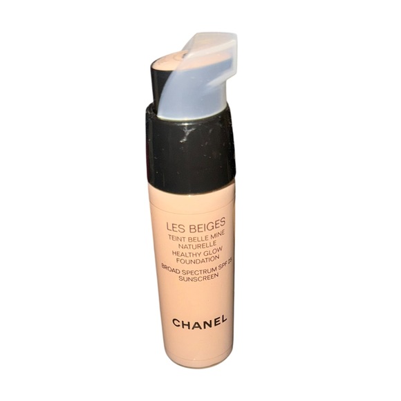 CHANEL Other - CHANEL Les Beiges Healthy Glow Foundation Shade 22 New